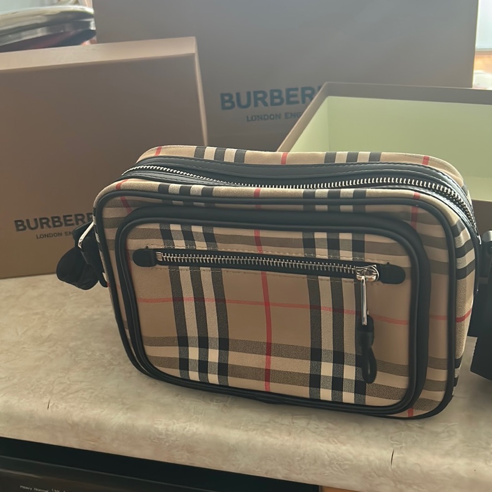 Burberry strap bag like new.